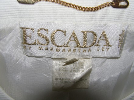 Escada шикарный белый пиджак с золотыми пуговицами Оригинал.

Очень красивый, . . фото 5