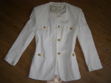 Escada шикарный белый пиджак с золотыми пуговицами Оригинал.

Очень красивый, . . фото 3