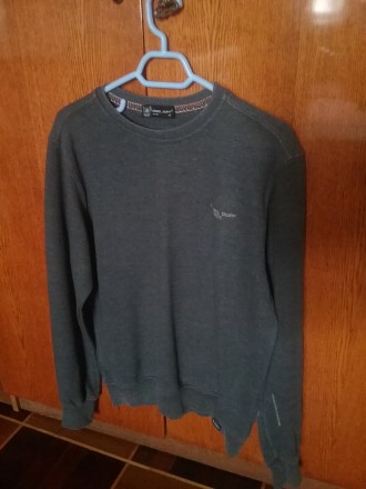 Продам свитер мужской,размер М, серого цвета, по составу: 70% котон, 30% полиэст. . фото 2