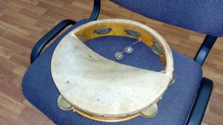 Бубен — ударный музыкальный инструмент неопределённой высоты звучания, состоящий. . фото 2