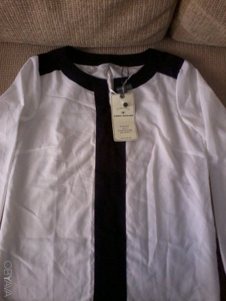 продам блузу, цвет - белый, по вороту и впереди черные вставки (на фото не отгла. . фото 2