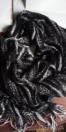 Солидный,нарядный шарф-накидка с серебряной нитью. Очень удачно и красиво подойд. . фото 1