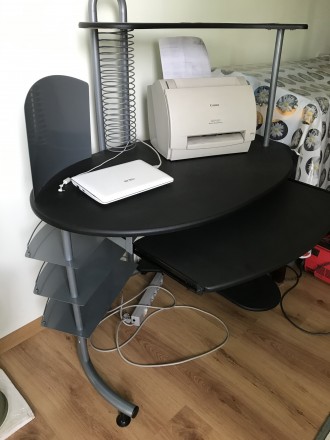 Продается компьютерный стол с этажеркой новый (два в одном) недорого. . фото 3