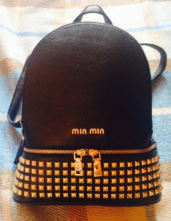 Молодежный кожаный рюкзак Min Min современная трактовка стиля casual с заклепкам. . фото 2