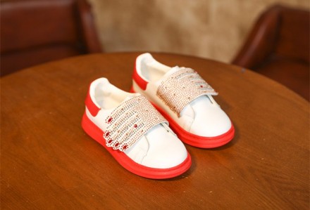 Цвет: белые с красным

Удобные и легкие повседневные кроссовки на мягкой подош. . фото 3