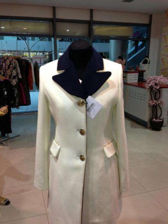 Фирменное пальто Moschino 46 размер русский, демисезонное ,очень стильное и клас. . фото 2