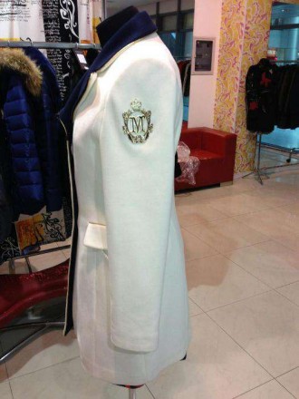 Фирменное пальто Moschino 46 размер русский, демисезонное ,очень стильное и клас. . фото 3