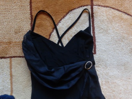 Продам черное вечернее платье. Низ -ассиметрия, спереди - шифоновый шарфик, спин. . фото 3