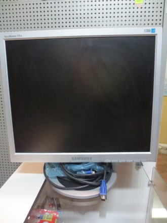 Продам монитор Samsung SyncMaster 721N в хорошем рабочем состоянии, с кабелями.
. . фото 2