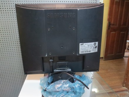 Продам монитор Samsung SyncMaster 721N в хорошем рабочем состоянии, с кабелями.
. . фото 8