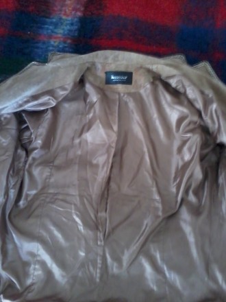 Костюм из микровельвета бежевого цвета. Пиджак и юбка на подкладке. Размер 50/52. . фото 9