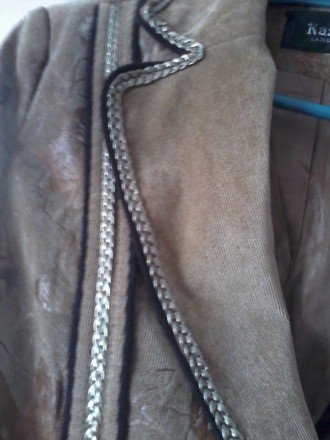 Костюм из микровельвета бежевого цвета. Пиджак и юбка на подкладке. Размер 50/52. . фото 4
