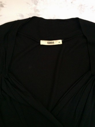 Черное миди платье Oasis с вырезом сердечко. Качественный трикотаж. Платье хорош. . фото 5