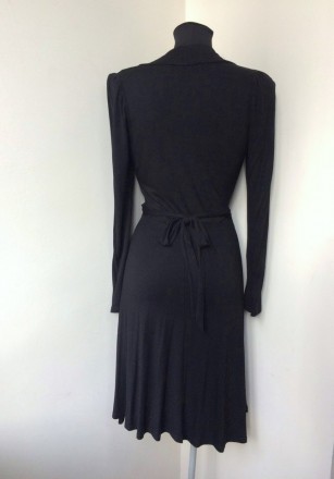 Черное миди платье Oasis с вырезом сердечко. Качественный трикотаж. Платье хорош. . фото 3