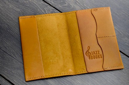 Обложка на паспорт
Аксессуар выполнен вручную из натуральной кожи мастерами Jaz. . фото 4