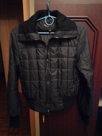 Куртка подростковая  черная осенняя,  в отличном состоянии, размер М. Цена – 80,. . фото 2