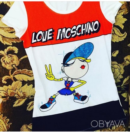 Продам футболку Moschino,оригинал!!!одета один раз,состояние новой вещи,размер x. . фото 1
