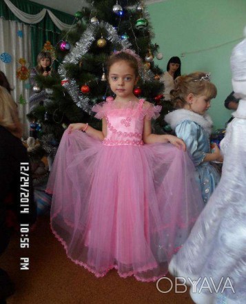 Платье новогоднее на девочку 4-5 лет. Платье новое почти, 1 раз одели на утренни. . фото 1