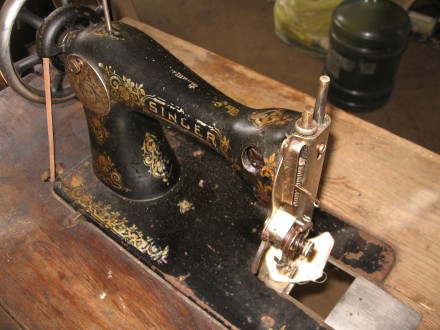 Швейна машинка SINGER в робочому стані.. . фото 5