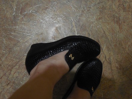 Продам новые женские туфли ,размер-36,38,39.Цвет-чёрный. Кожа лак под рептилию. . . фото 10