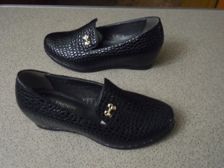 Продам новые женские туфли ,размер-36,38,39.Цвет-чёрный. Кожа лак под рептилию. . . фото 7
