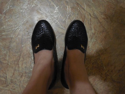 Продам новые женские туфли ,размер-36,38,39.Цвет-чёрный. Кожа лак под рептилию. . . фото 9
