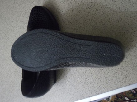 Продам новые женские туфли ,размер-36,38,39.Цвет-чёрный. Кожа лак под рептилию. . . фото 8