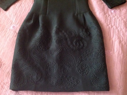 Очень красивое платье, ткань дайвинг, размер М. Чёрного цвета, рукав три четверт. . фото 3