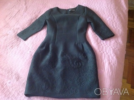 Очень красивое платье, ткань дайвинг, размер М. Чёрного цвета, рукав три четверт. . фото 1