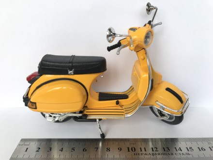 Продам модель скутера в масштабі 1:12 Vespa P200E Del жовтий від New Ray . Ціна . . фото 3