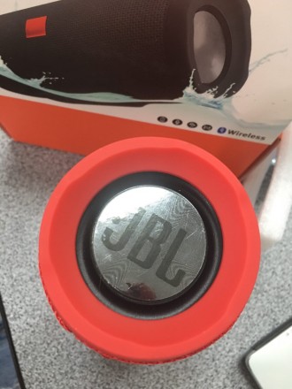 JBL Charge 3
Цвета: черный, красный синий, серый, камуфляж
Тип – влагостойкая . . фото 2