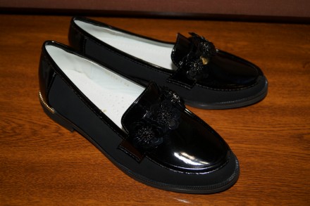 Роскошные черные демисезонные туфельки для девочки. Красиво и аккуратно смотрятс. . фото 4