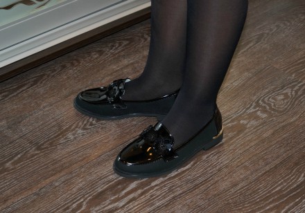 Роскошные черные демисезонные туфельки для девочки. Красиво и аккуратно смотрятс. . фото 9