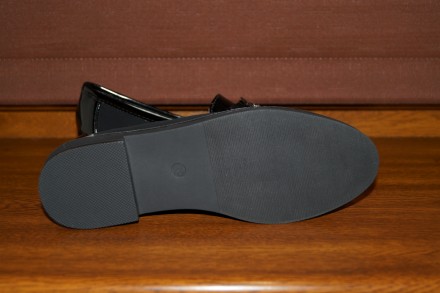 Роскошные черные демисезонные туфельки для девочки. Красиво и аккуратно смотрятс. . фото 7