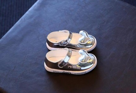 Цвет: серебряный

Легкая и нарядная обувь для Вашей маленькой принцессы.. . фото 3