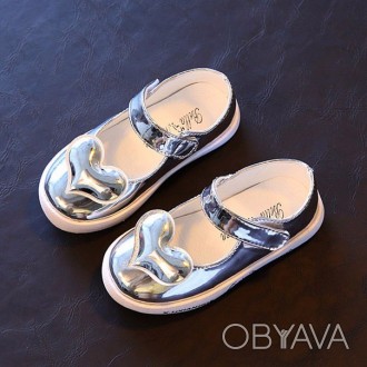 Цвет: серебряный

Легкая и нарядная обувь для Вашей маленькой принцессы.. . фото 1