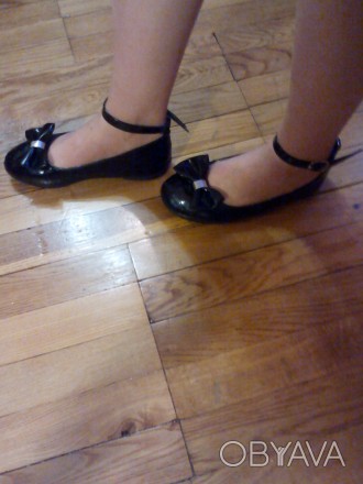 туфли для девочки, лаковые размер12, длина стельки18см состояние хорошее. . фото 1