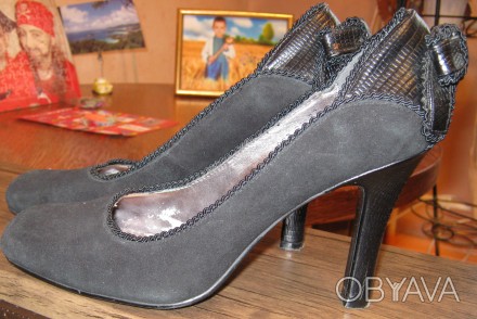 Продам туфли замшевые фирмы Medea, цвет черный, фото не передает. Снаружи в идеа. . фото 1