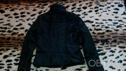 Отличная курточка насыщенного черного цвета хорошего качества в хорошем состояни. . фото 1