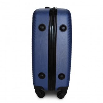 
Предлагаем к покупке среднего размера пластиковый чемодан Fly 2130 польского пр. . фото 9
