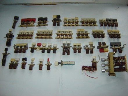 30 шт. переключатели от старой радиотехники и приборов в сборе с кнопками, б/у и. . фото 6