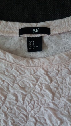 Кофточка H&M нежно кремового цвета, размер М.
Длина изделия 53 см, ширина 56 см. . фото 2