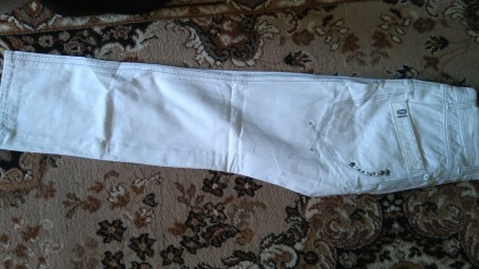 Продам белые джинсы в очень хорошем состоянии.. . фото 3