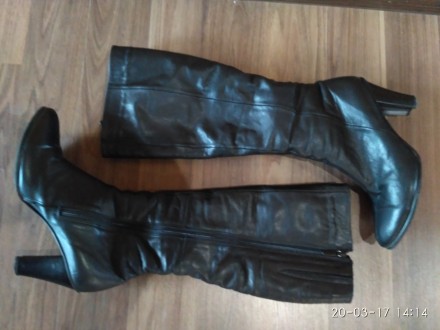 Продам женские зимние кожаные сапоги в отличном состоянии. 
Размер 39, на широк. . фото 2