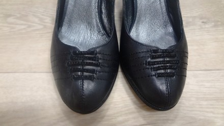 Кожанные туфли Итальянской фирмы Rosario Rosso.
Натуральная кожа внутри и снару. . фото 3