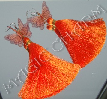 Оранжевые серьги-кисти с двойными бабочками из органзы. Кисти выполнены из струя. . фото 2