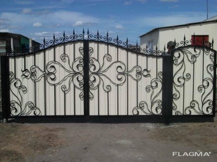 Распашные металлические ворота являются традиционным типом въездных ворот, котор. . фото 3