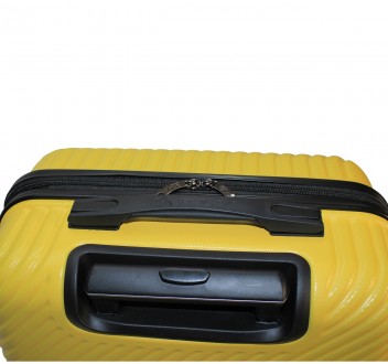 
Предлагаем к покупке среднего размера пластиковый чемодан Fly 2702 польского пр. . фото 8