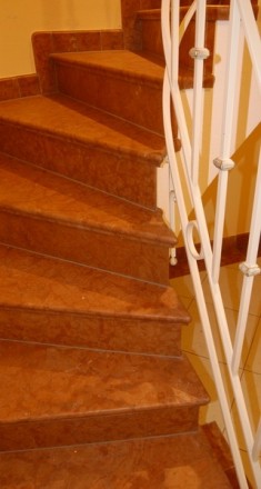 Шикарная лестница из мрамора любого оттенка для вашего любимого гнёздышка. Заход. . фото 3
