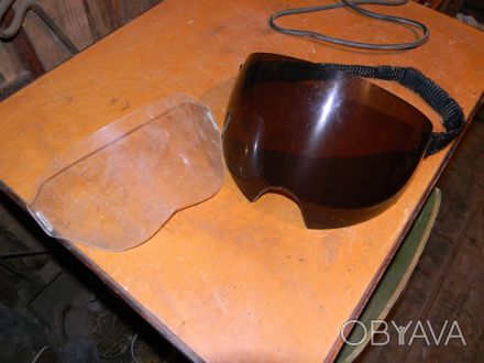 Продам стекла на шлем: темное- 200грн., б/у в отличном состоянии, обычное- 100гр. . фото 1